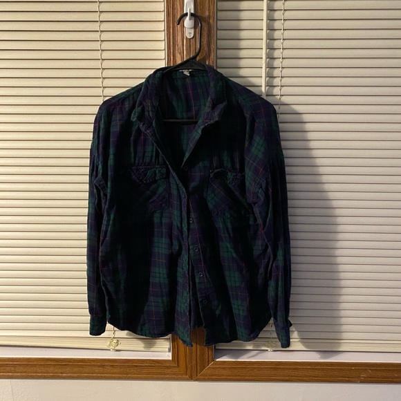 Charlotte Russe Tops - Plaid long sleeve shirt